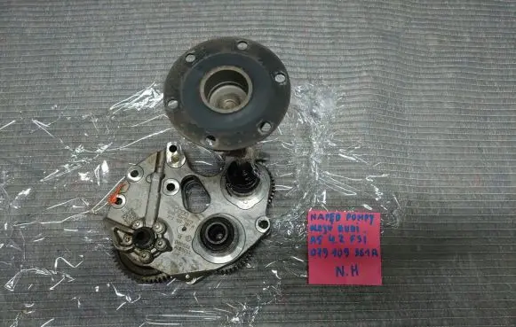 Audi A8 S8 D3 4E Oil pump 