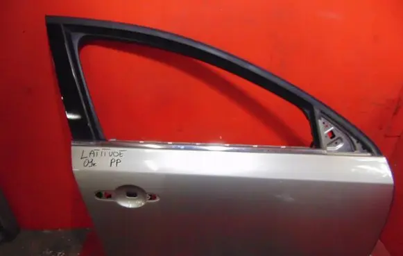 Renault Latitude (L70) Front door CZCI