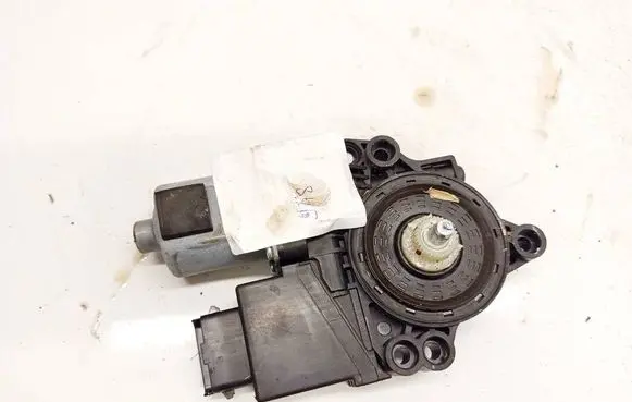 KIA Ceed Front door window regulator motor 82450A2010