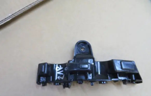 Renault Captur Front bumper mounting bracket 622216763R