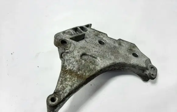 Volkswagen PASSAT B6 Engine mounting bracket 03L199207