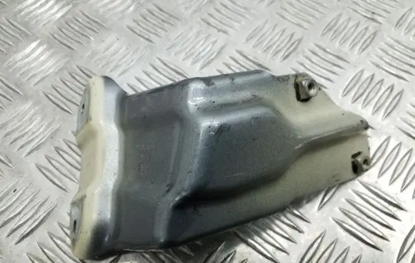 Volkswagen Golf Plus Fender mounting bracket 5M0821136