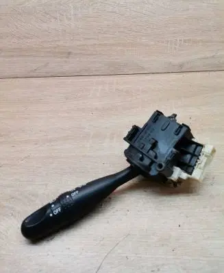 Toyota Avensis T250 Indicator stalk 1736481