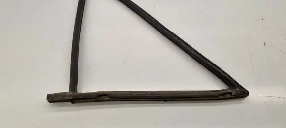 Mercedes-Benz S W126 Rubber seal rear door window/glass 