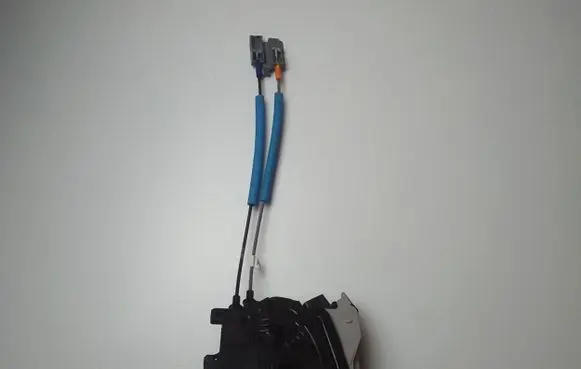 Hyundai Kona I Front door lock