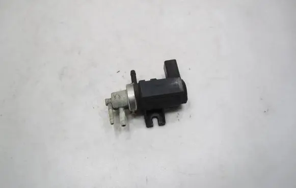 Volkswagen PASSAT B5.5 Turbo solenoid valve 1J0906627A 72290325 02T340