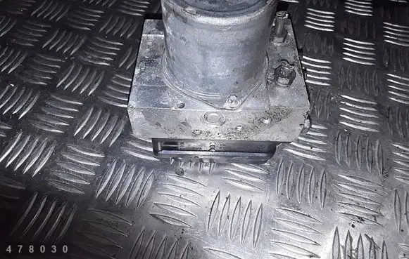 Mercedes-Benz Vito Viano W639 ABS Pump 0265951106