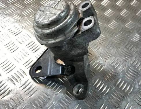 Volvo S80 Engine mount bracket 31304038