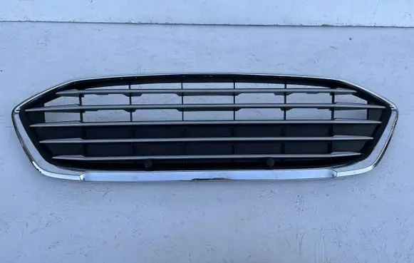 Ford Focus Front bumper upper radiator grill 8C436