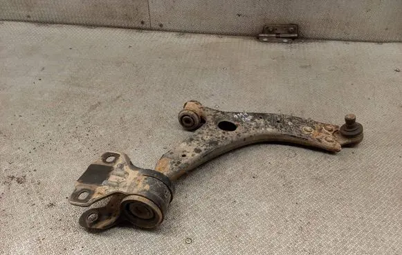 Ford Focus Front lower control arm/wishbone