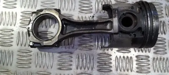 Mazda 323 F Piston with connecting rod RF2C