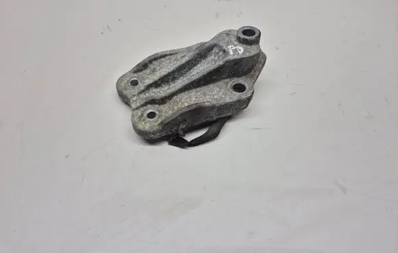Engine mounting bracket
