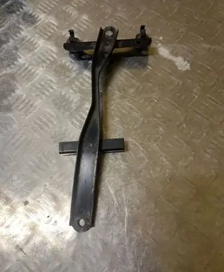 Toyota RAV 4 (XA30) Battery bracket 