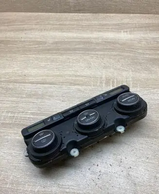 Volkswagen PASSAT B6 Climate control unit 74677533V