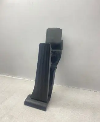 Accelerator throttle pedal