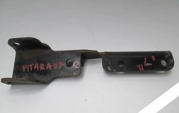Suzuki Grand Vitara II Radiator mount bracket