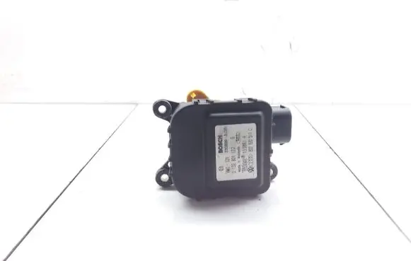 Seat Toledo II (1M) Air flap motor/actuator 8D2820511C 0132801122