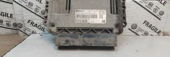 Opel Zafira B Engine control unit/module 55205621 1039S18791 0281013593