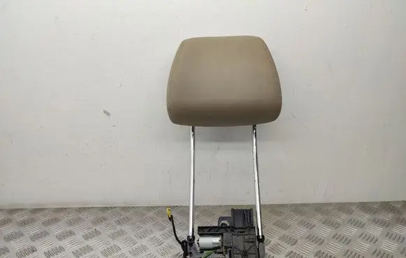 Mercedes-Benz E W212 Front seat headrest 0009700026
