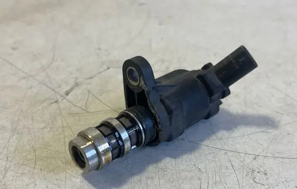 Audi Q3 F3 Camshaft vanos timing valve 04E906455S