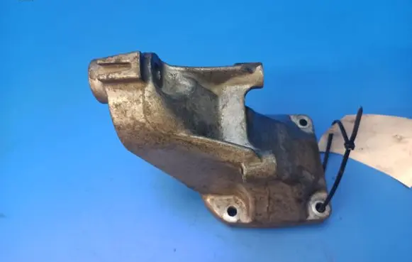 Mercedes-Benz E W211 Engine mounting bracket A6112230704