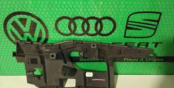 Audi A7 S7 4G Front bumper mounting bracket 4G8807095A