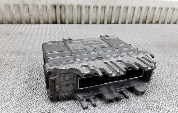 Volkswagen Golf III Engine control unit/module 032906026D 0261203314