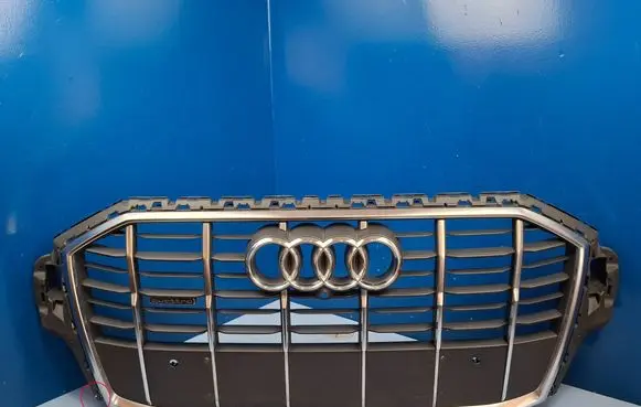 Audi Q7 4M Front bumper upper radiator grill 4M0853651AJ 4M0853651AH