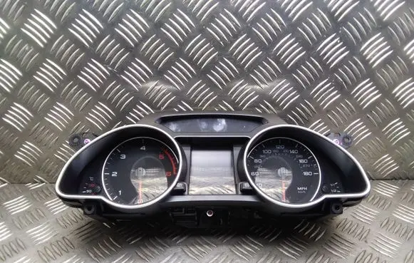 Audi A5 8T 8F Speedometer (instrument cluster) 8T0920981B