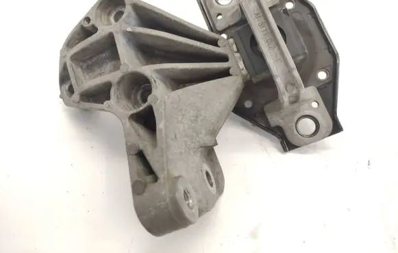 Nissan Qashqai Engine mount bracket 11210JD500 SJ11002
