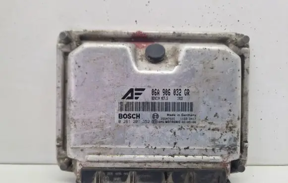 Volkswagen Sharan Engine control unit/module 06A906032GR 0261207352