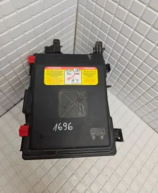 Peugeot 308 Fuse box set 9804681780