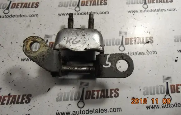 Honda CR-V Rear door upper hinge