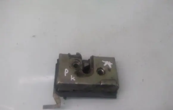 Volkswagen PASSAT B3 Front door lock 357837015