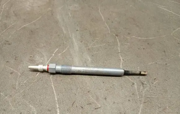 Volkswagen Golf VIII Glow plug 04L963319E