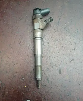 BMW 7 E65 E66 Fuel injector 7789661