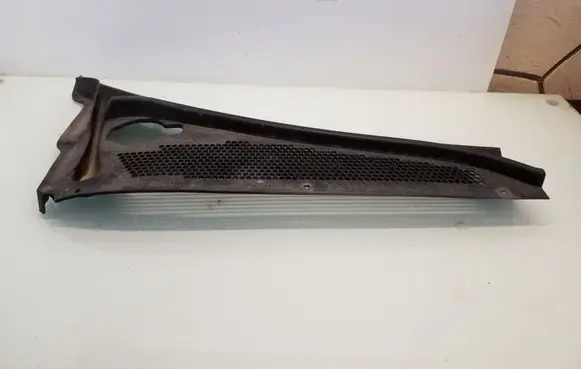Chrysler PT Cruiser Wiper trim 05027430
