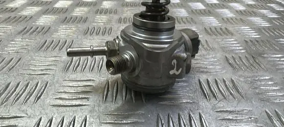 Renault Megane III Fuel injection high pressure pump 166307020R