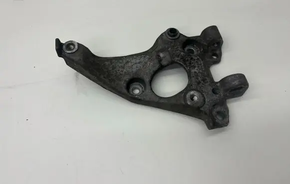 Peugeot 308 Engine mounting bracket 9672950980
