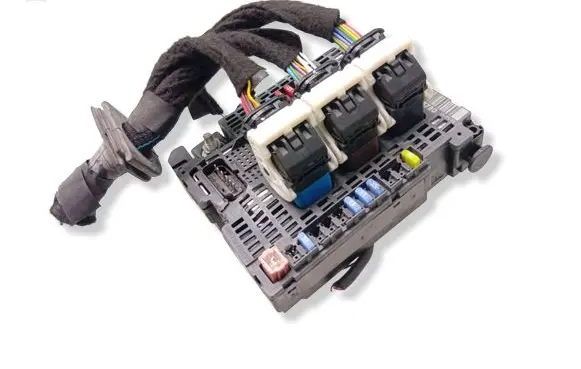Peugeot 308 Fuse module 9810295780