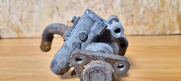 Volkswagen PASSAT B5.5 Power steering pump 8d0146177