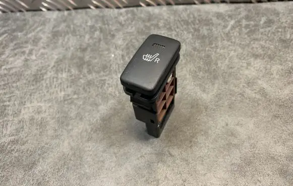 Toyota Avensis Verso Seat heating switch 156936