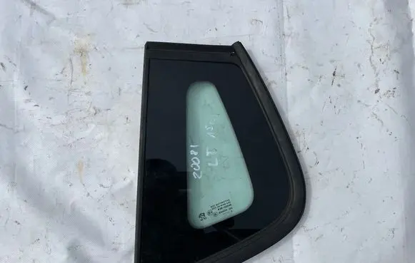 Peugeot 2008 I Rear side window 9678192480