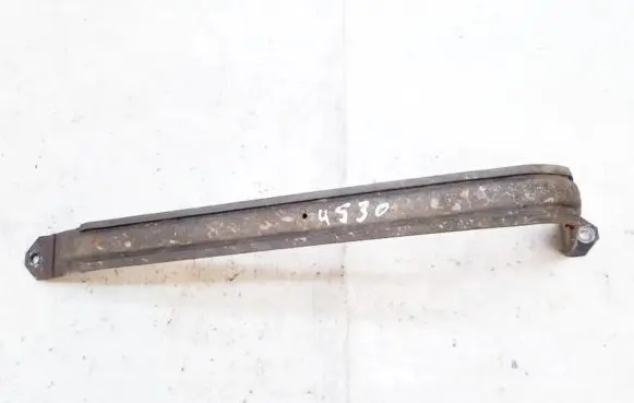 Fuel tank mounting bracket