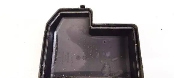 Volvo V70 Fuse box cover 8645259