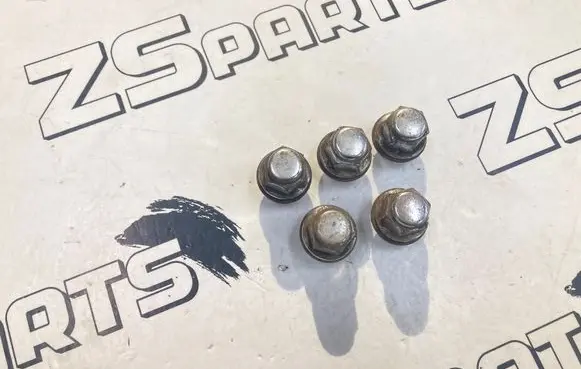 Lexus IS 200-300 Wheel nut cap/cover 