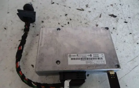 Audi A4 S4 B7 8E 8H Bluetooth control unit module 8P0862335K