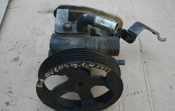 Toyota Avensis T250 Power steering pump