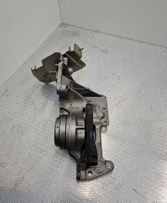 Nissan Qashqai Engine mount bracket 11220JD700