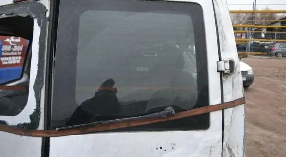 Ford Transit Front door window/glass (coupe) brak